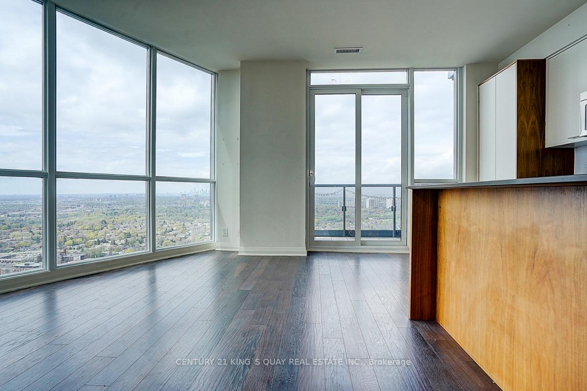 2 Bedrooms Condo at 5 Valhalla Inn, Toronto For sale