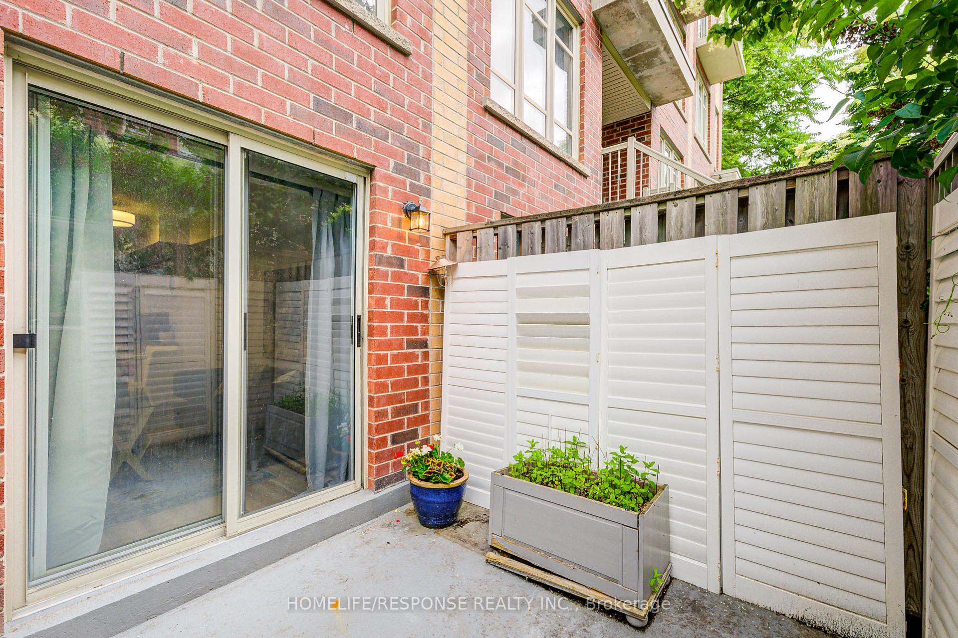 3 Bedrooms Condo at 35 Elsie, Toronto For sale