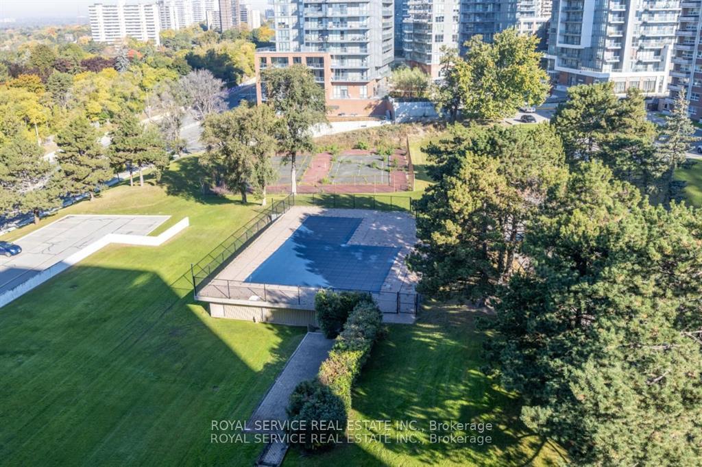 1 Bedroom Condo at 10 Parkway Forest,  Toronto For sale