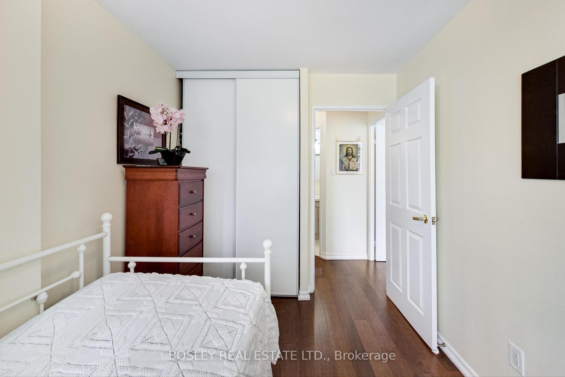 2 Bedrooms Condo at 3501 Glen Erin,  Mississauga For sale