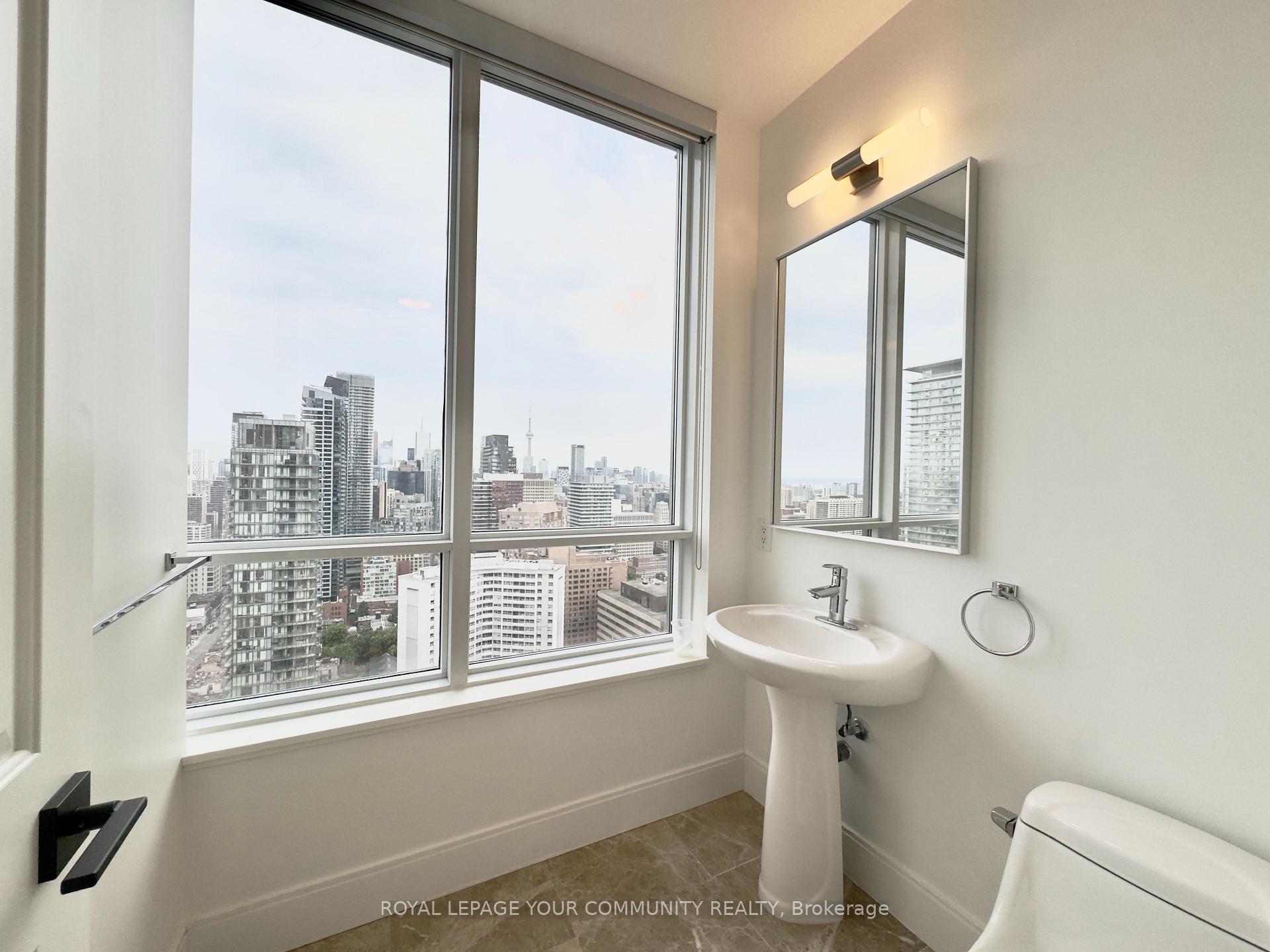 3 Bedrooms Condo at 21 Balmuto, Toronto For sale