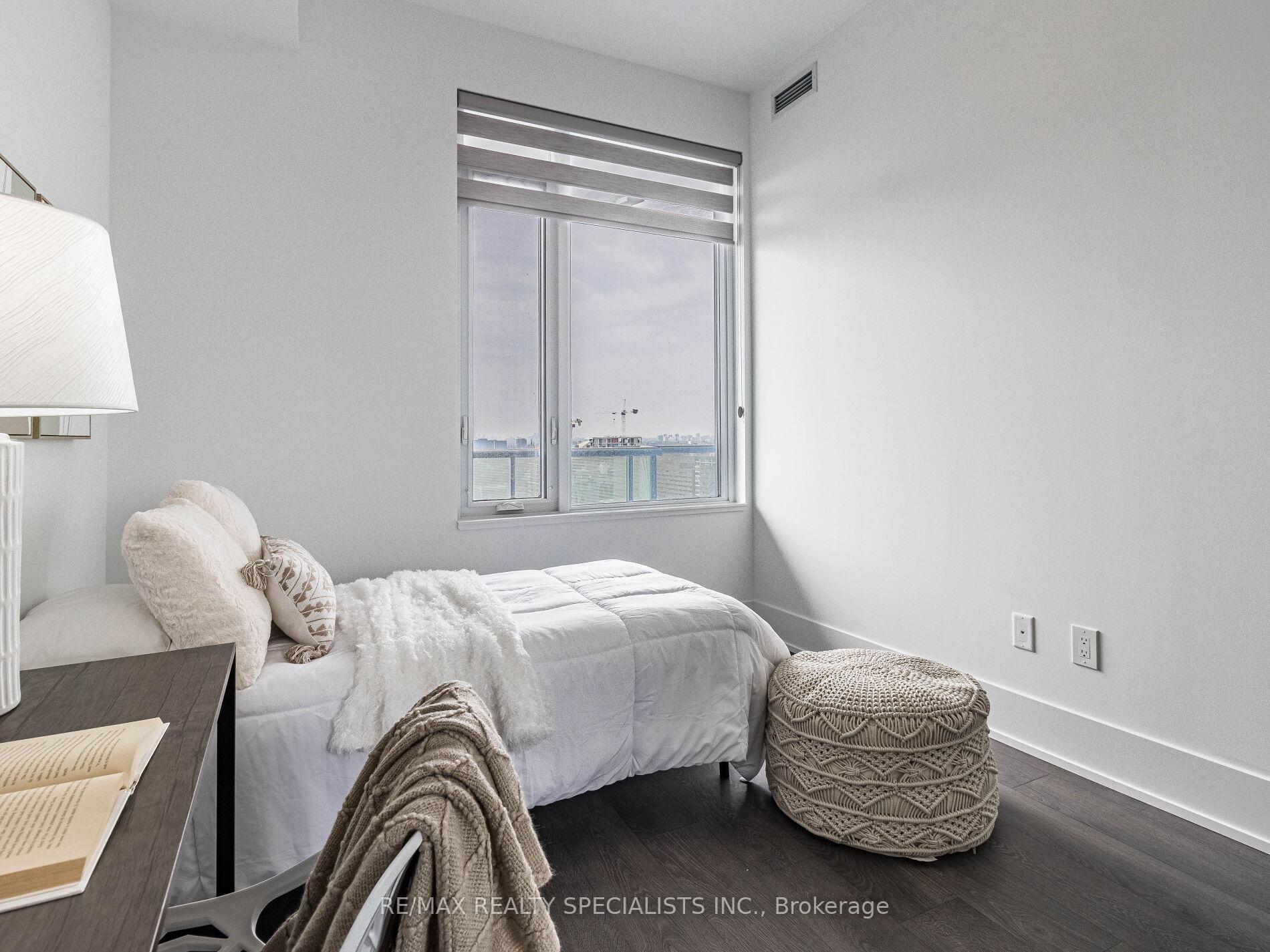 3 Bedrooms Condo at 480 Front,  Toronto For sale
