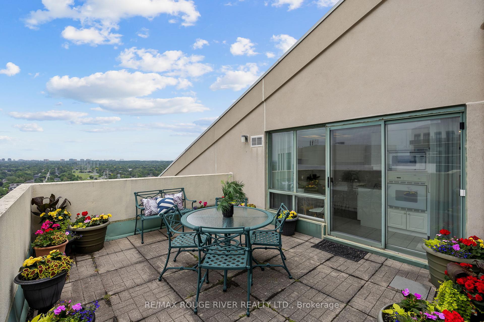 3 Bedrooms Condo at 101 Subway, Toronto For sale