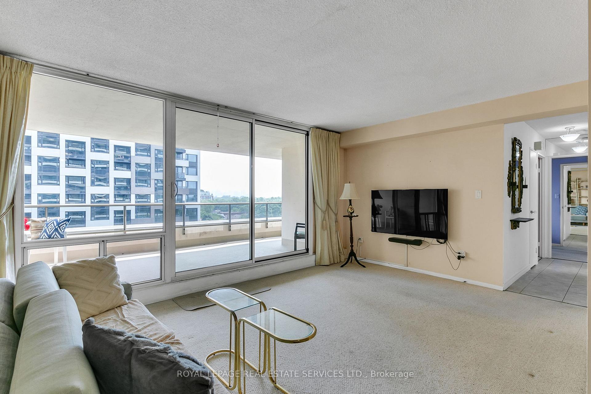 2 Bedrooms Condo at 50 Quebec, Toronto For sale