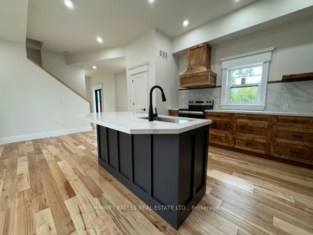 16 Hillcrest Street W