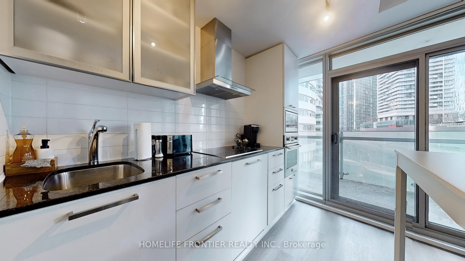 2 Bedrooms Condo at 12 York, Toronto For sale