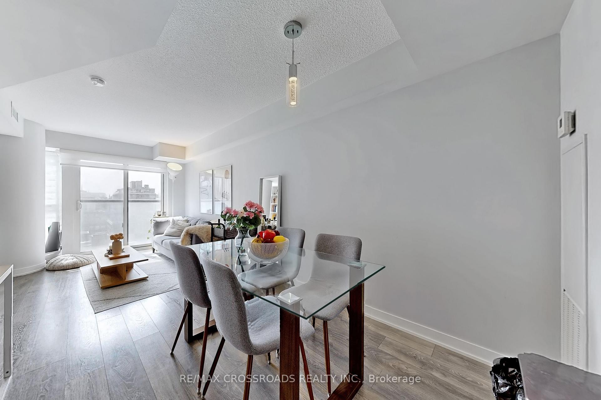 1 Bedroom Condo at 87 Peter, Toronto For sale