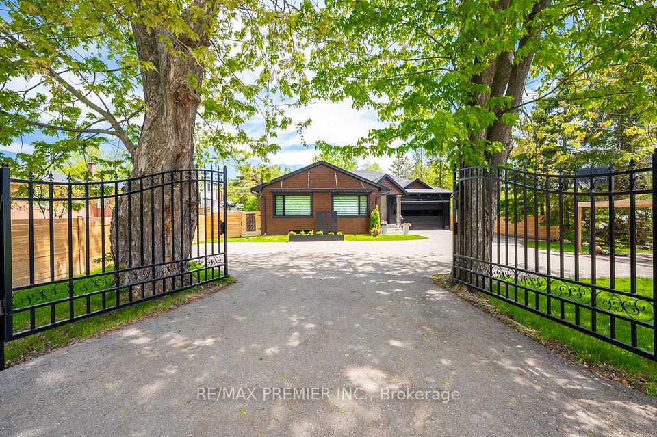 17 Chinook Drive, King, ON L0G 1N0