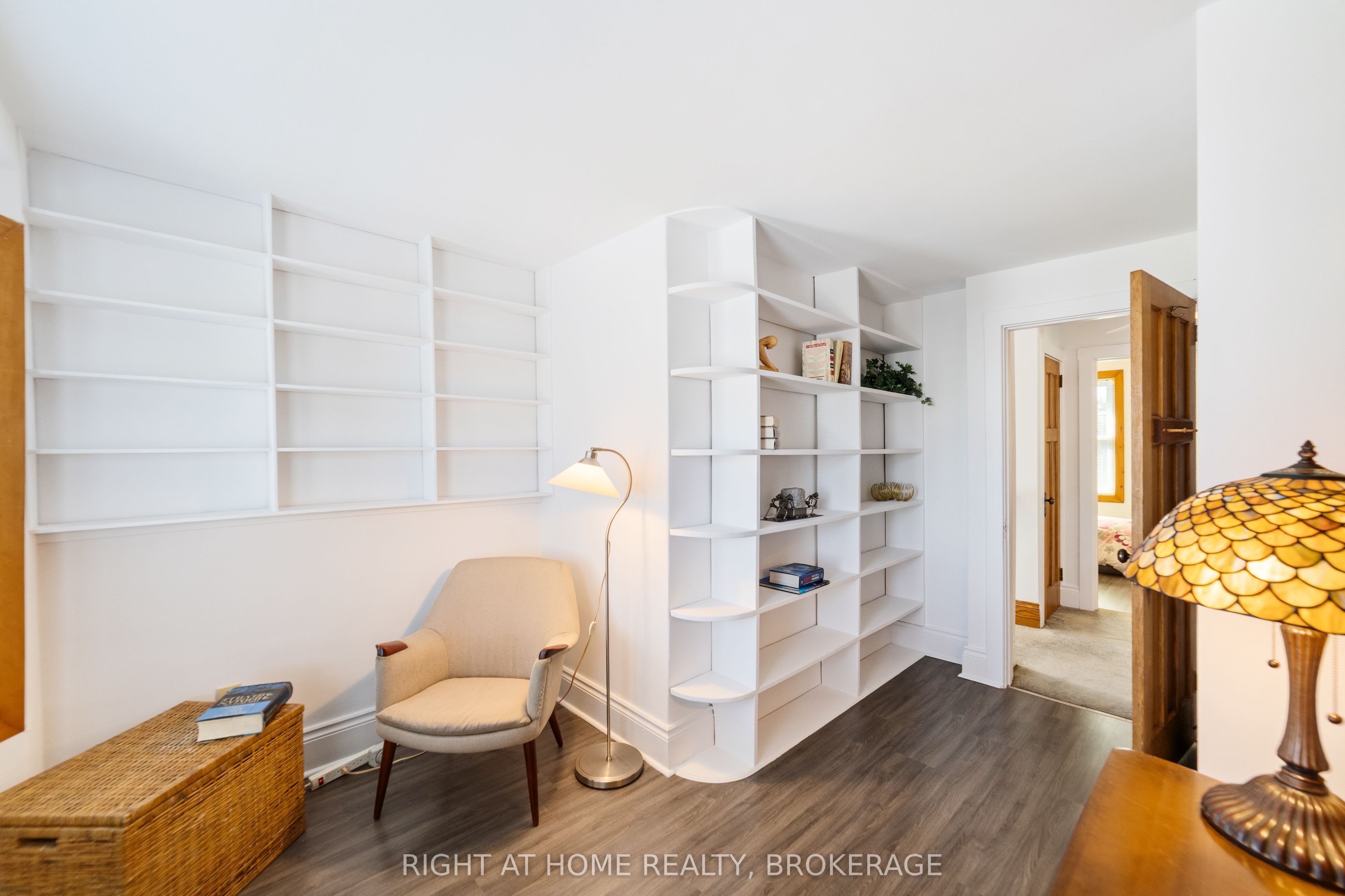 127 Belmont Avenue, Hamilton, ON L8L 7M4