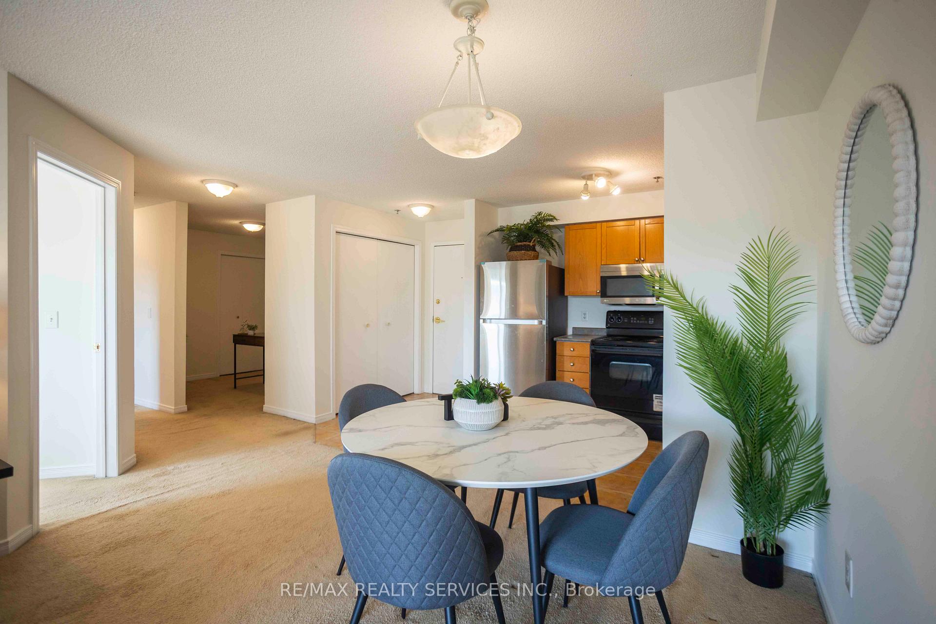 3 Bedrooms Condo at 684 Warden, Toronto For sale