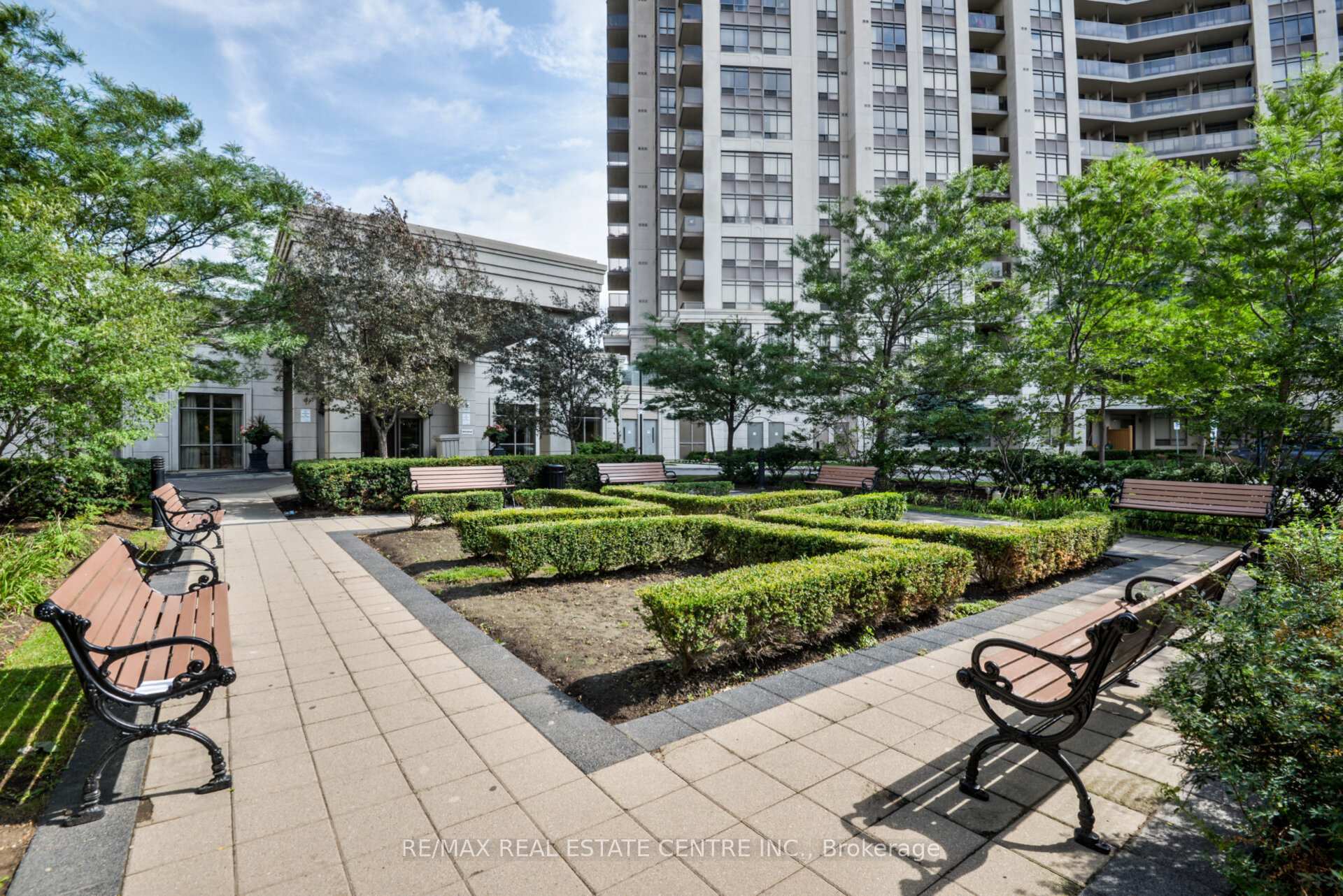 2 Bedrooms Condo at 710 Humberwood, Toronto For sale