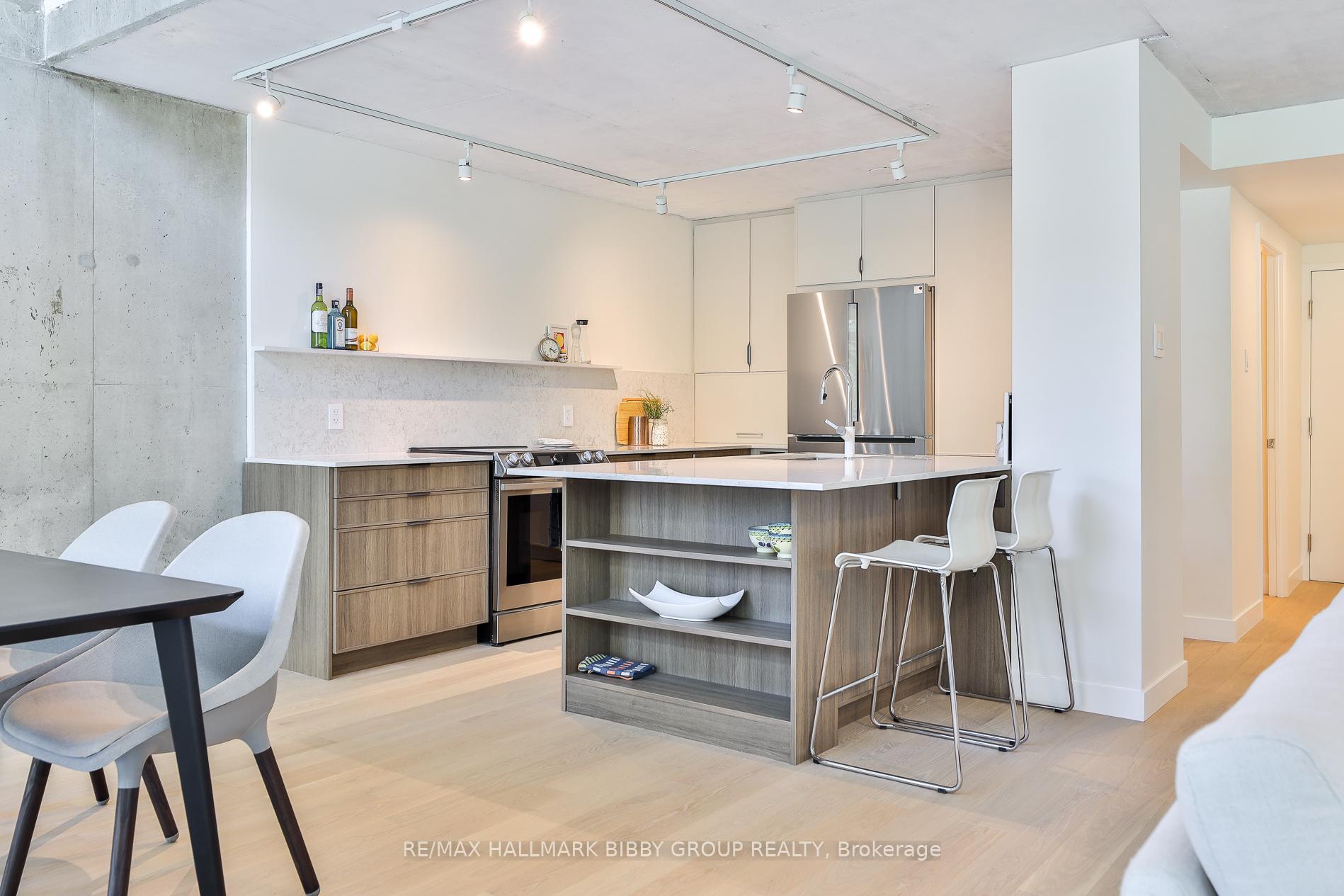 2 Bedrooms Condo at 954 King, Toronto For sale
