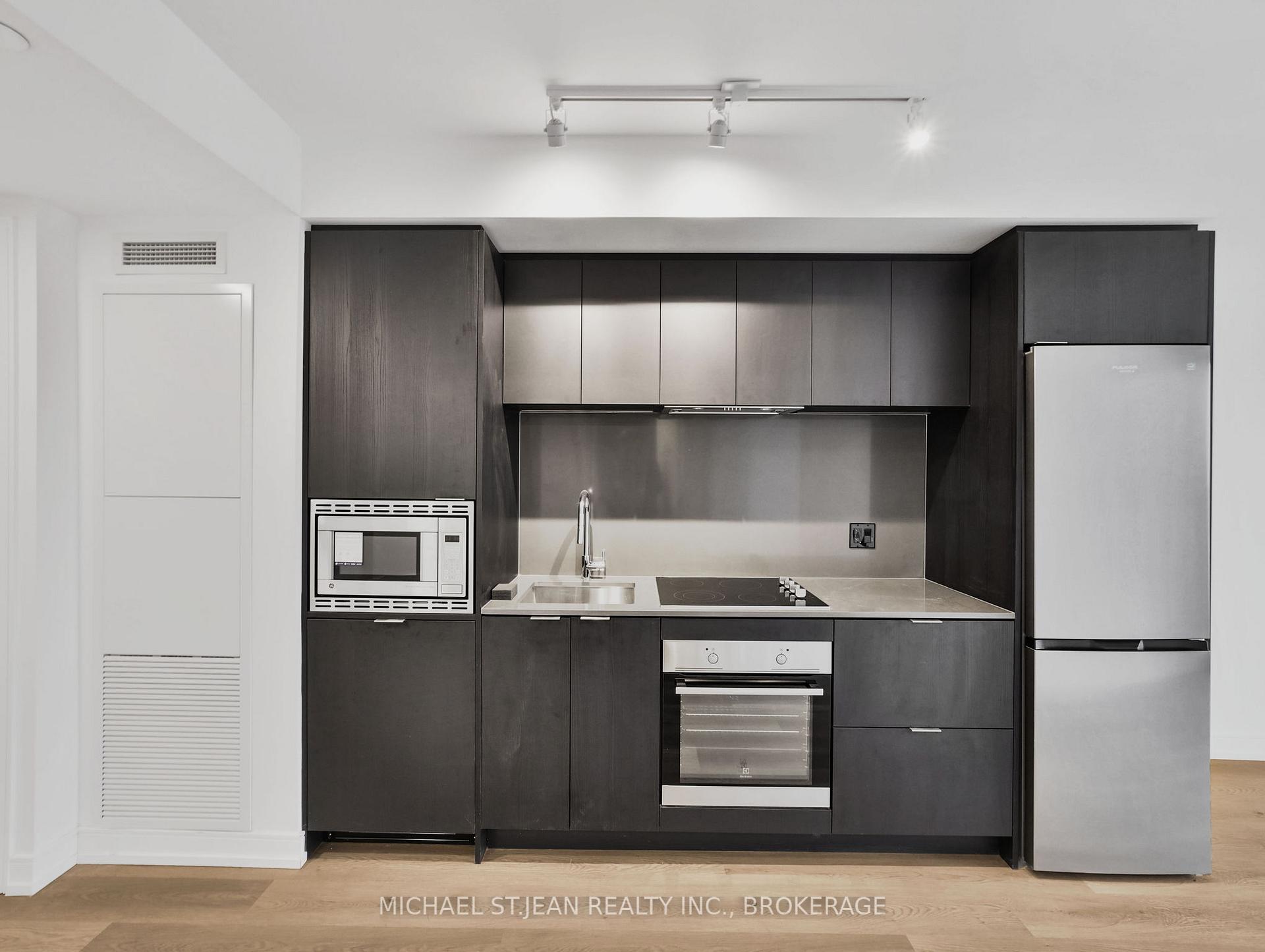 1 Bedroom Condo at 1 Jarvis,  Hamilton For sale