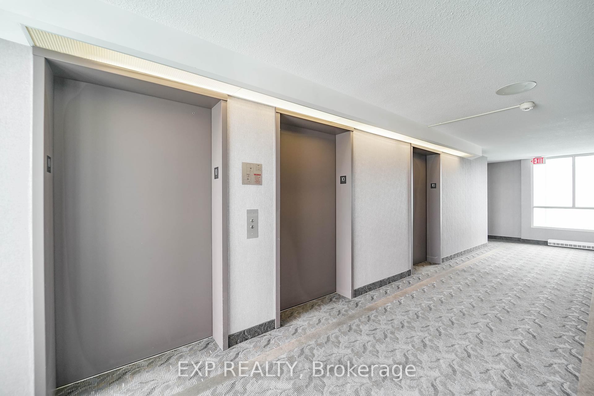 3 Bedrooms Condo at 4450 Tucana,  Mississauga For sale