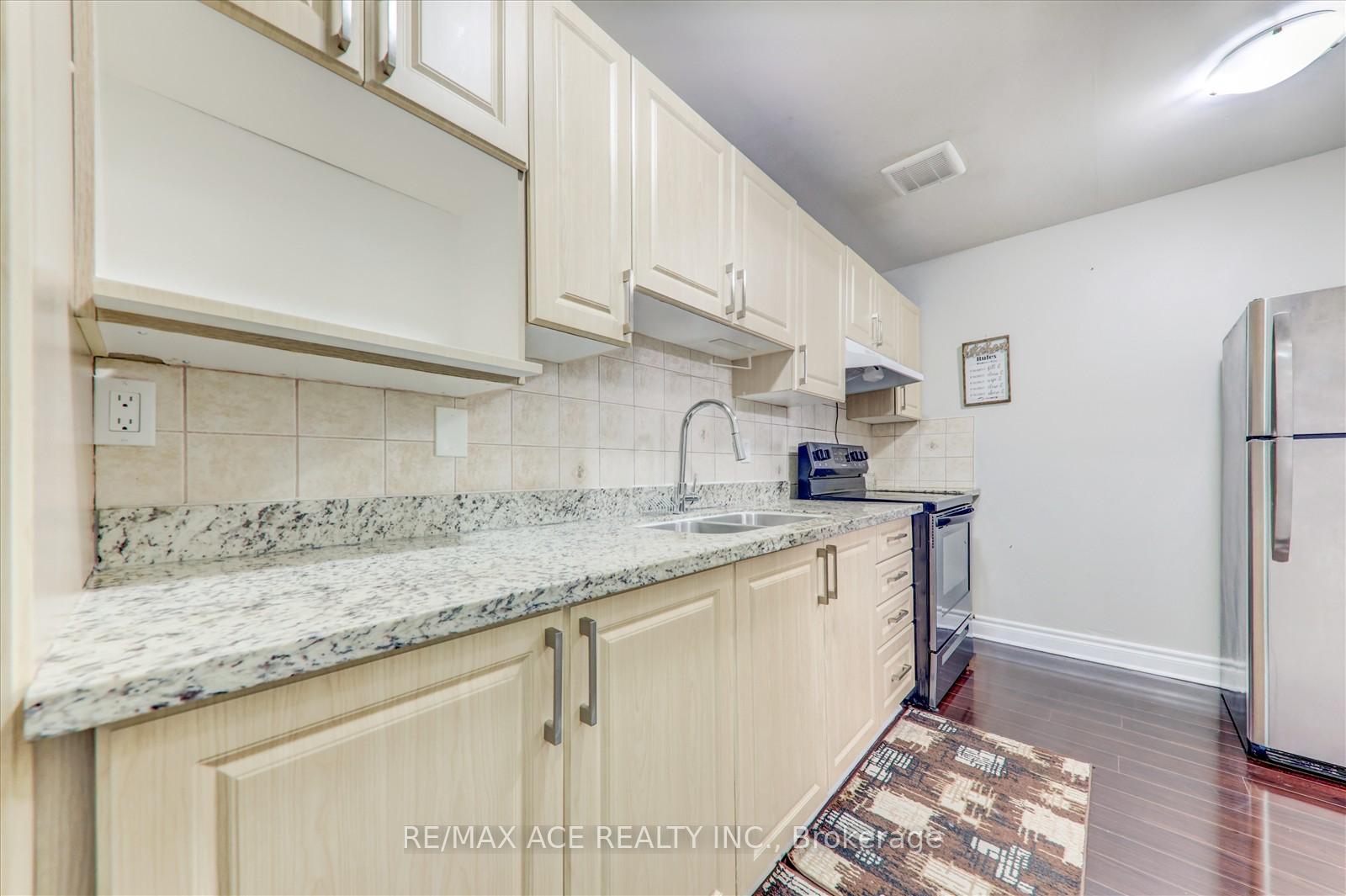 3 Bedrooms Condo at 100 Mornelle, Toronto For sale