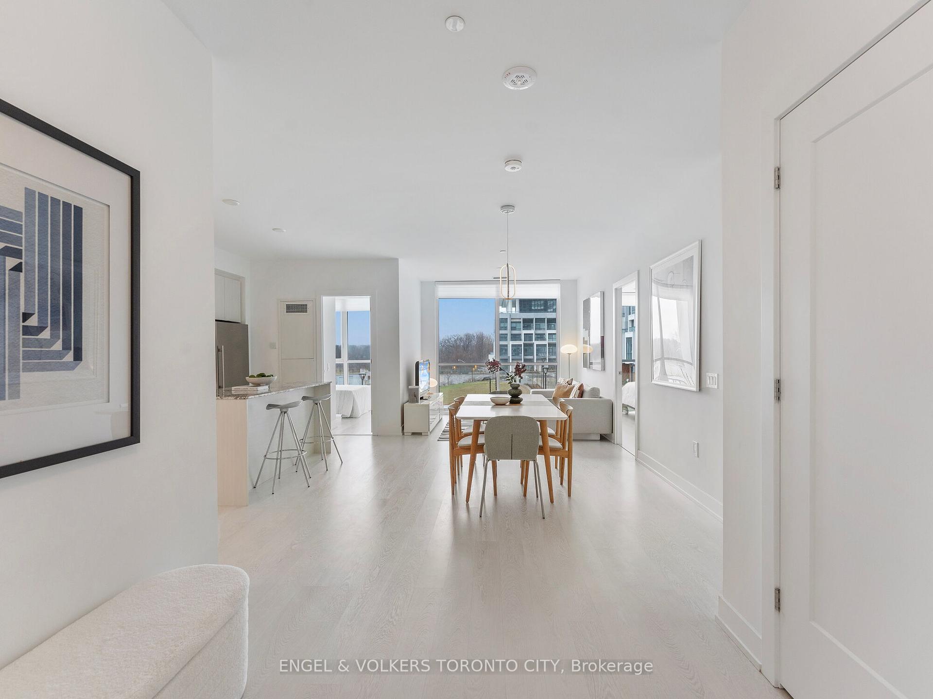 4 Bedrooms Condo at 30 Inn On The Park, Toronto For sale