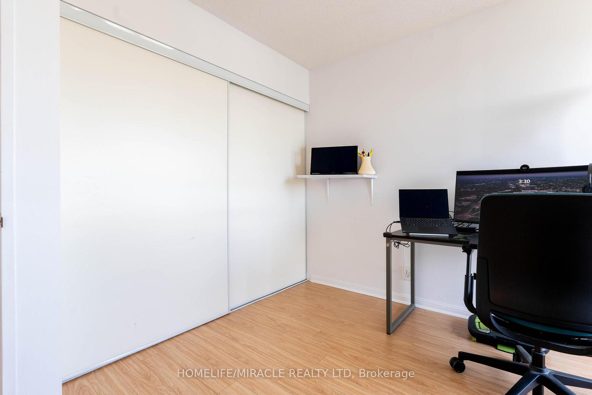 2 Bedrooms Condo at 1 Lee Centre, Toronto For sale