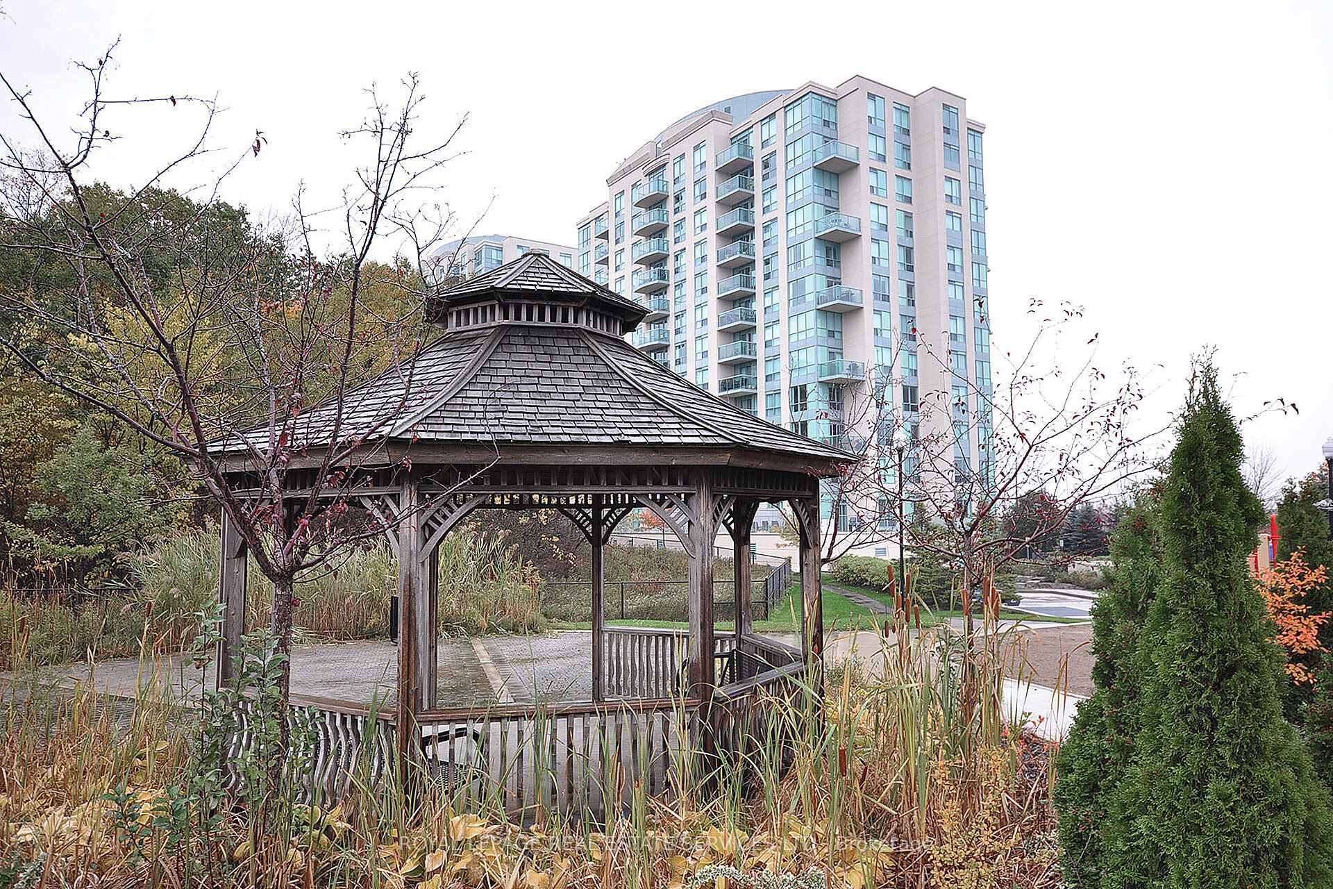 2 Bedrooms Condo at 2585 Erin Centre,  Mississauga For sale