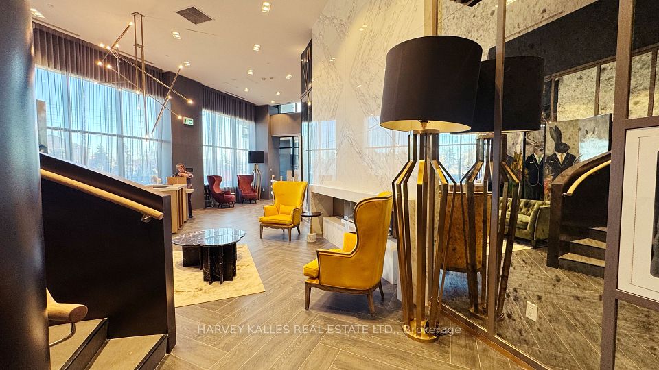 395 Dundas Street W 436