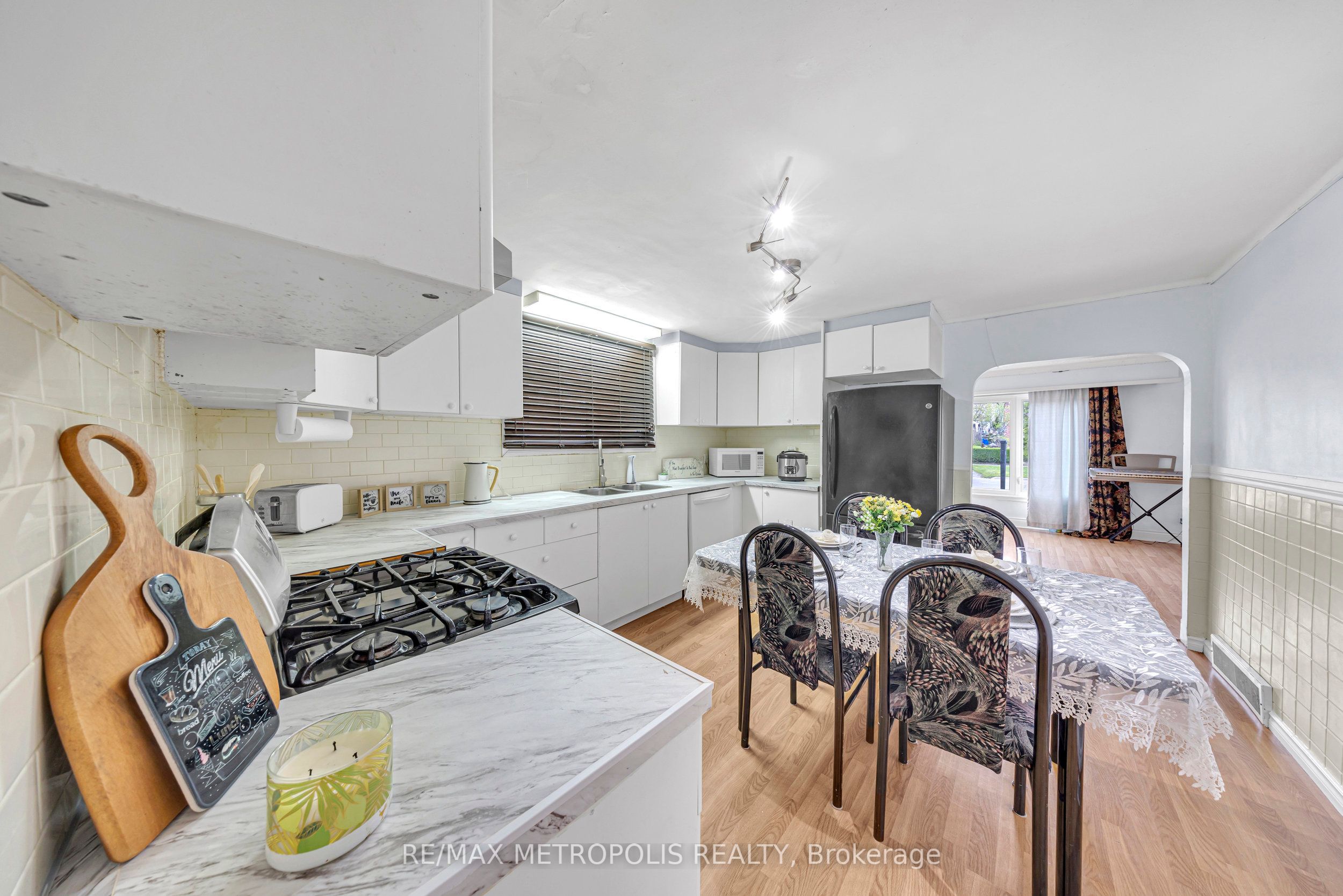 337 Pine Avenue