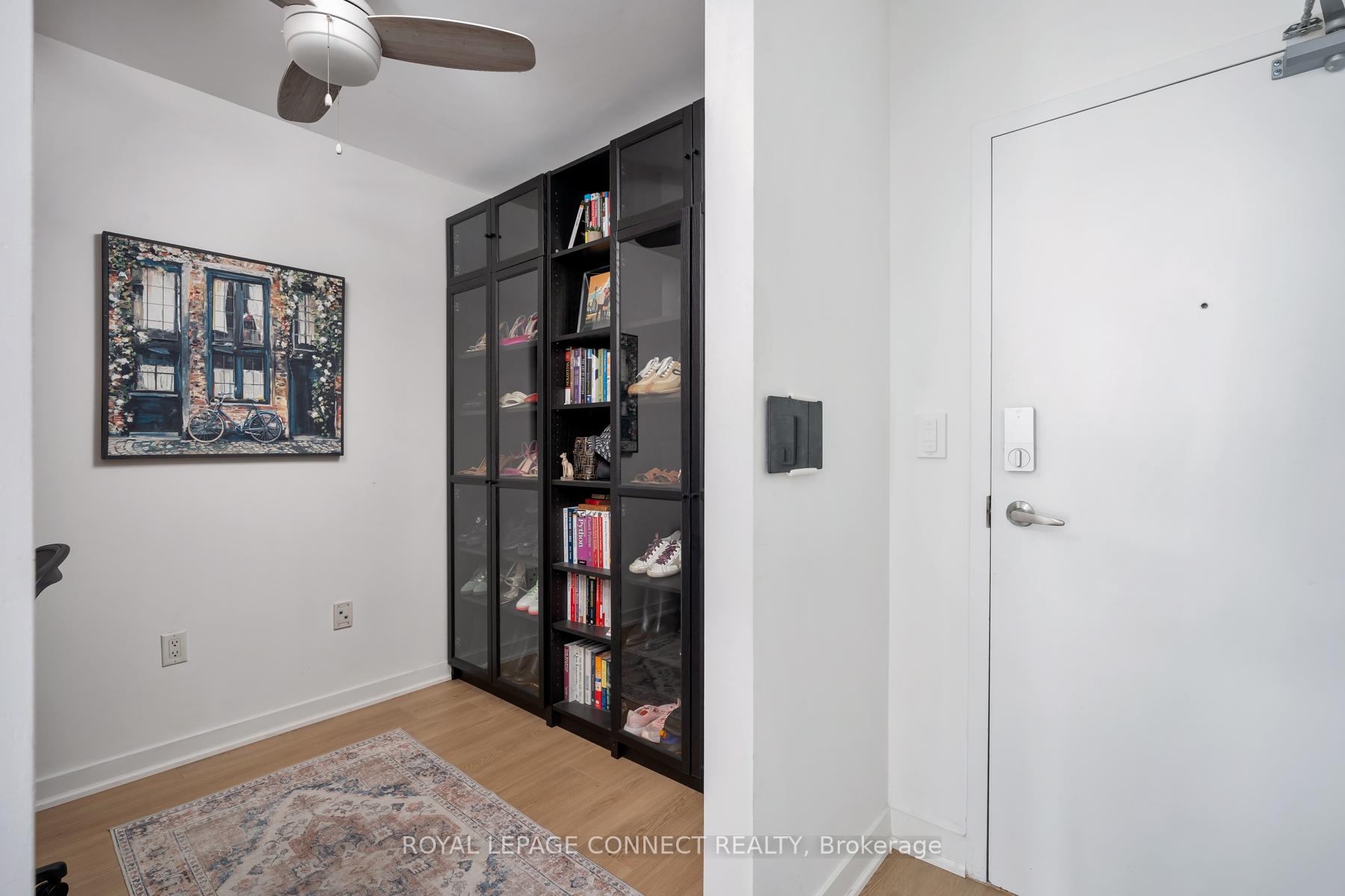 3 Bedrooms Condo at 5 Mariner, Toronto For sale