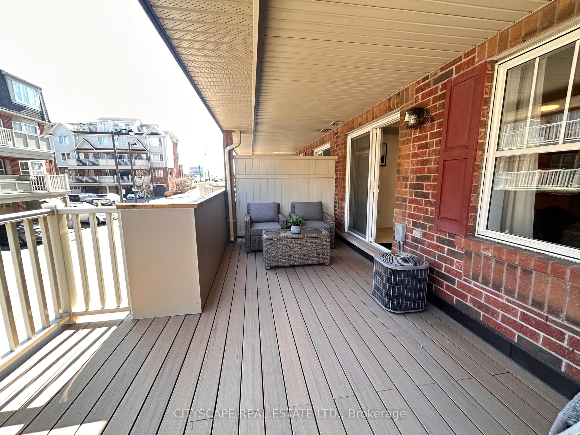 3 Bedrooms Condo at 634 Shoreline,  Mississauga For sale