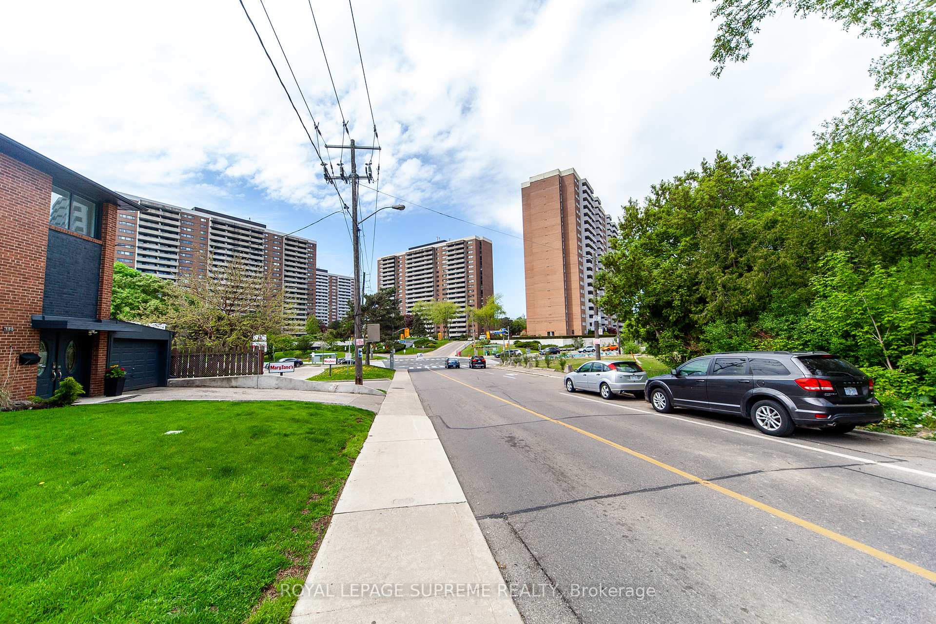 2 Bedrooms Condo at 270 Scarlett, Toronto For sale