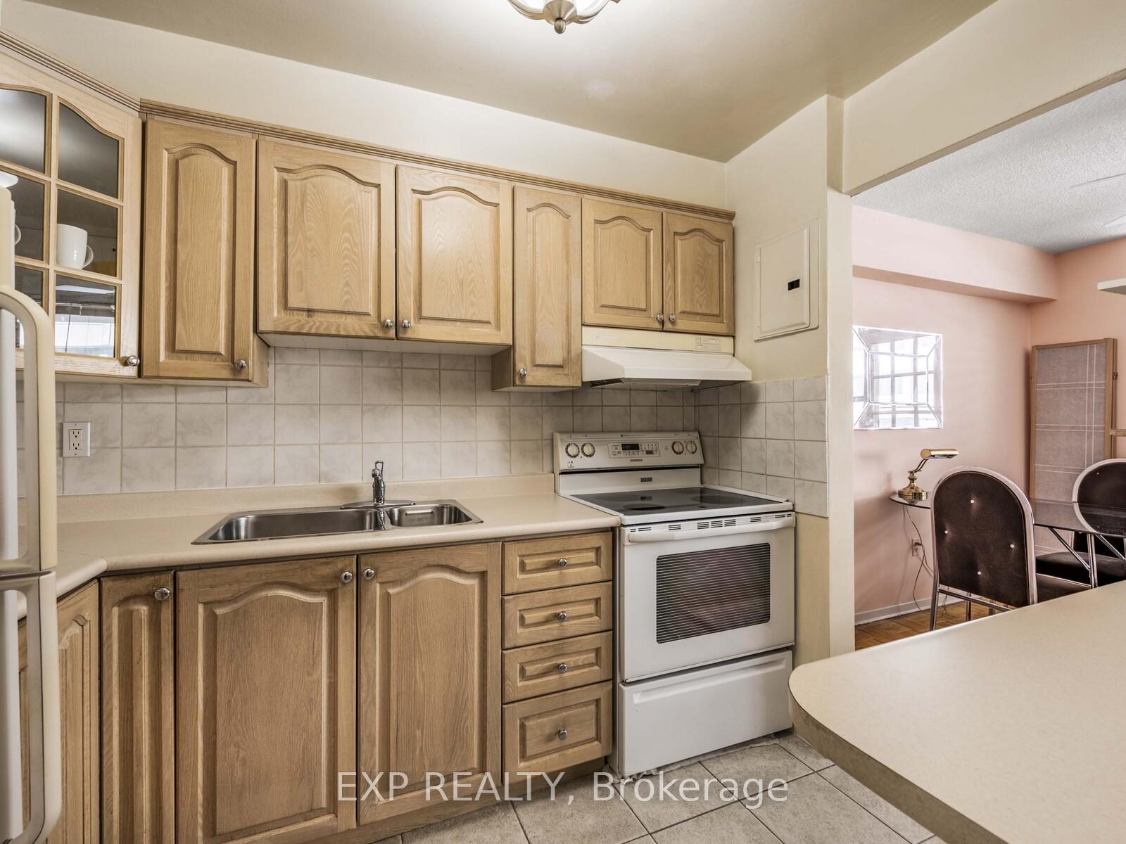 2 Bedrooms Co-op at 30 Gloucester, Toronto For sale