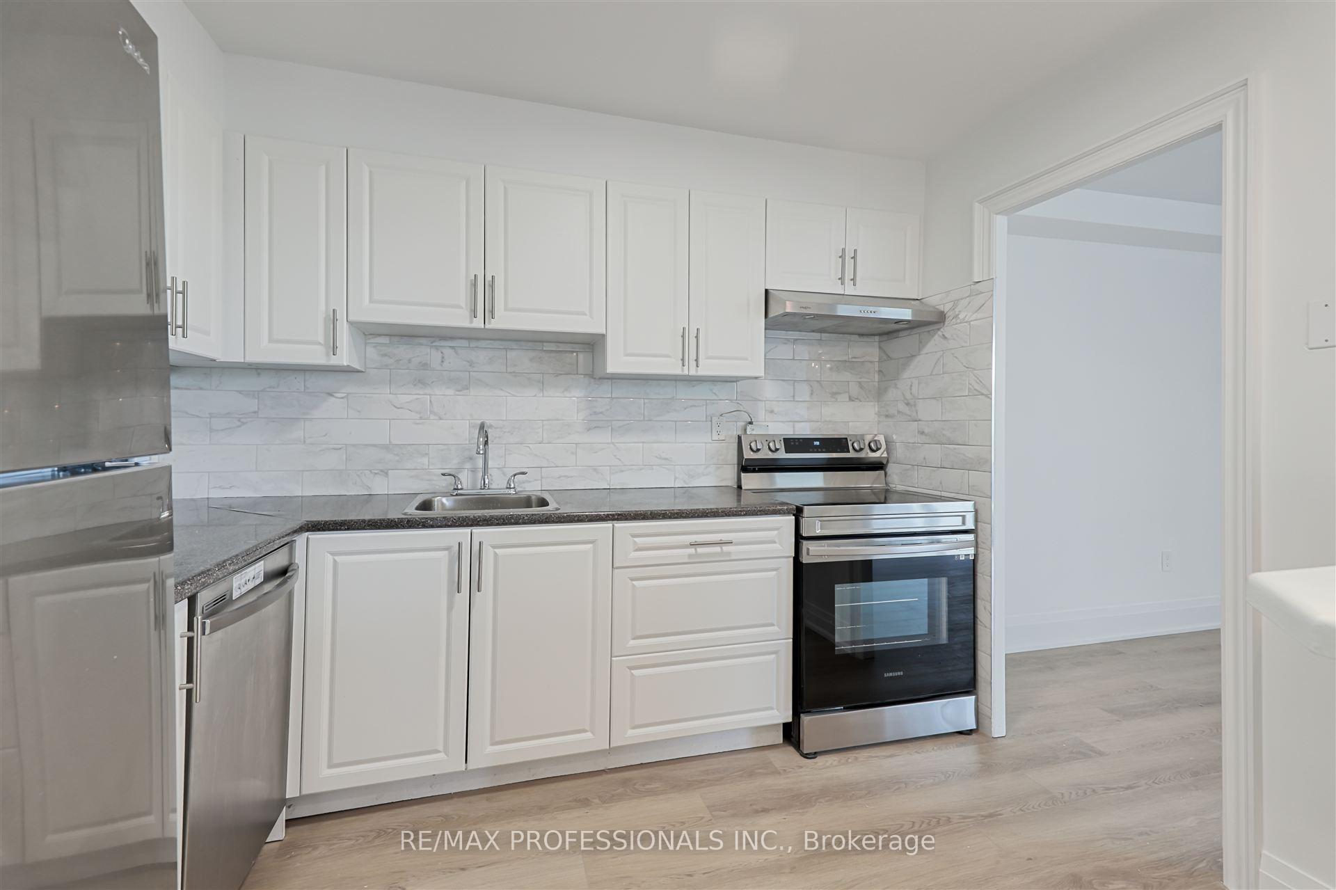 3 Bedrooms Condo at 11 Neilson, Toronto For sale