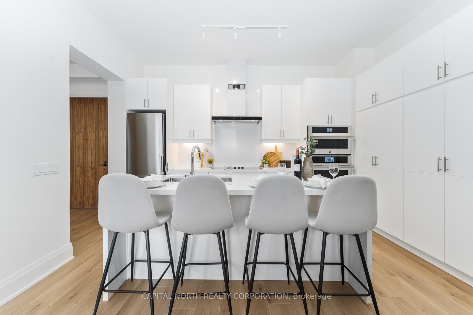 3 Bedrooms Condo at 509 Dundas,  Oakville For sale