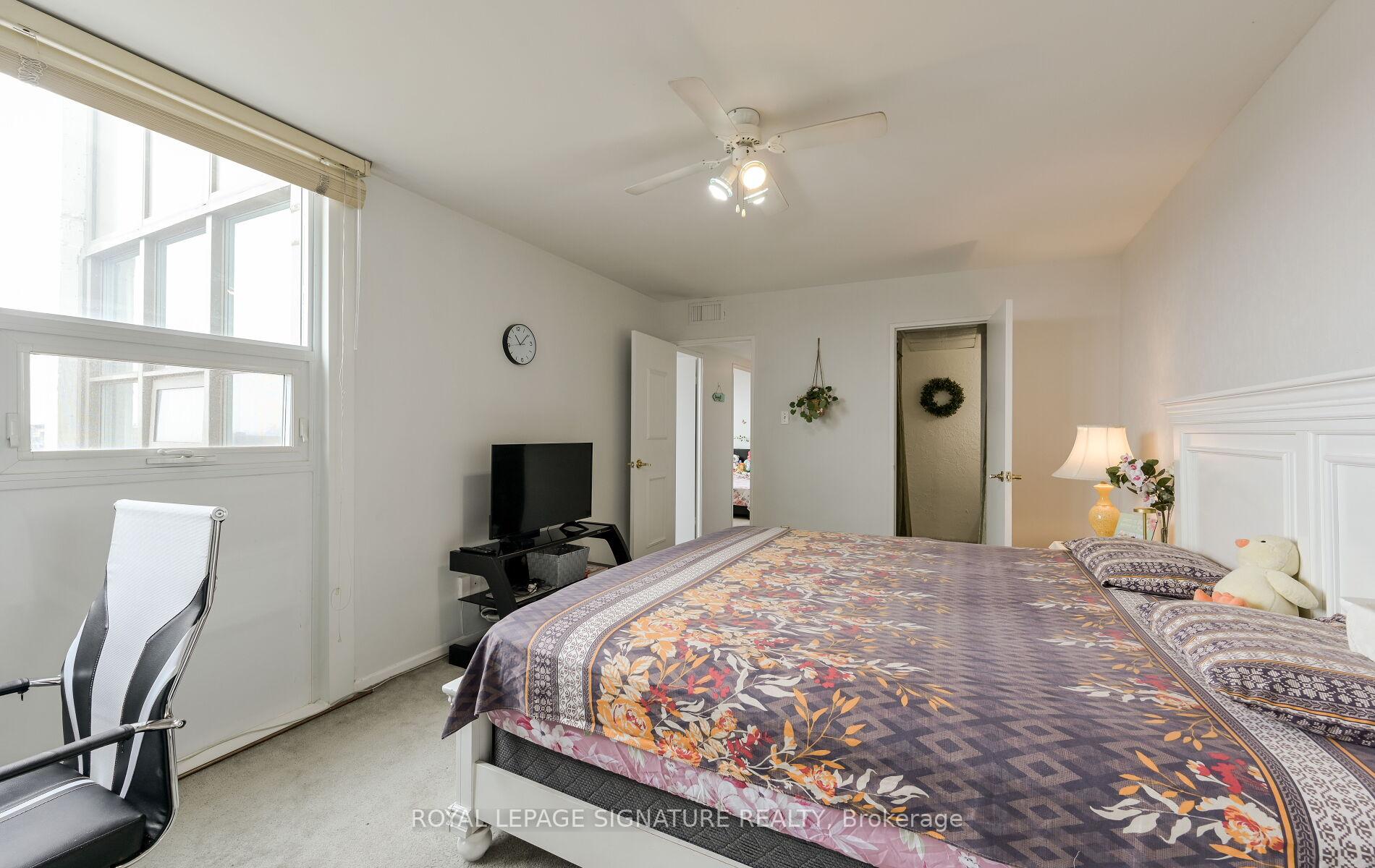 4 Bedrooms Condo at 2323 Confederation, Mississauga For sale