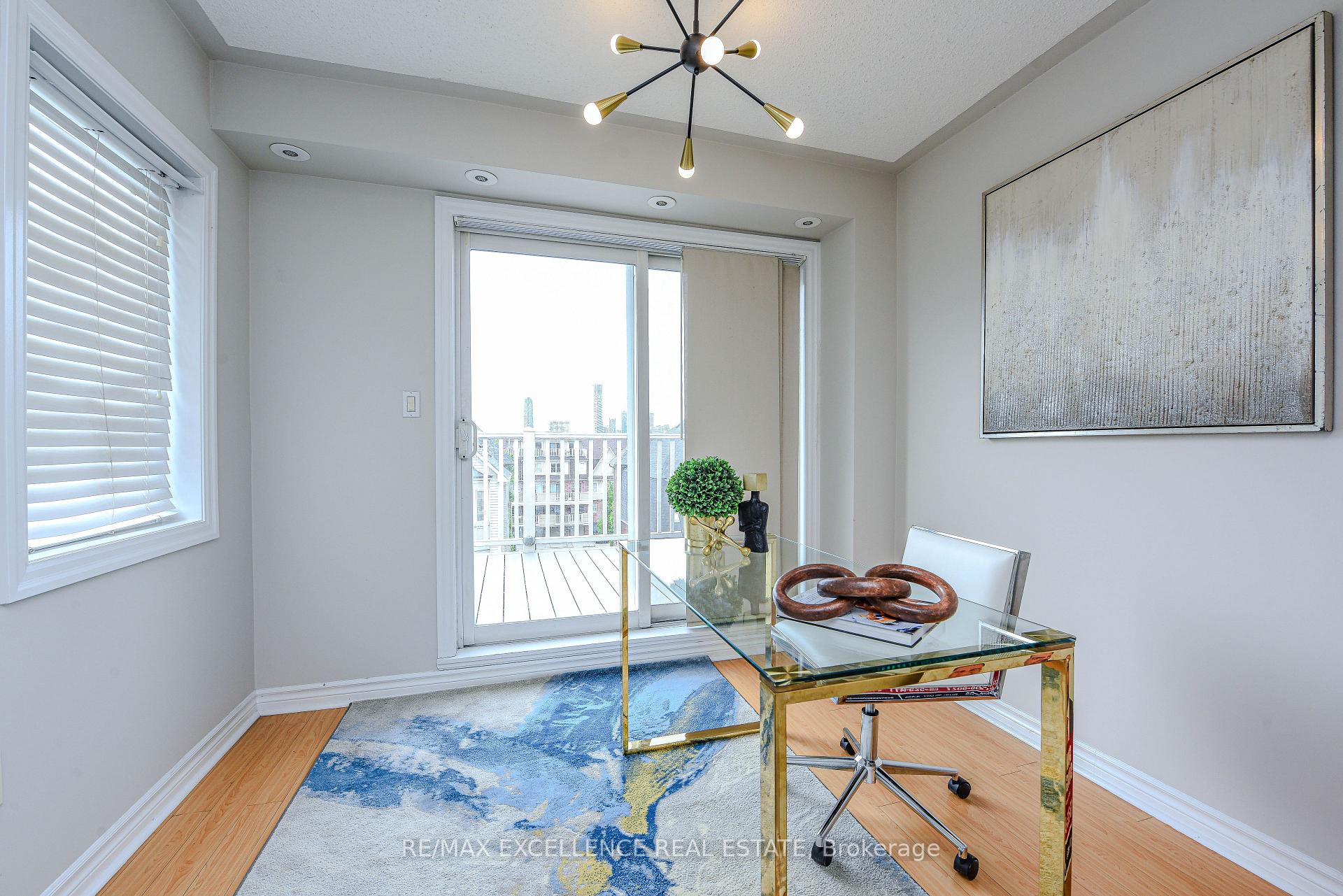 3 Bedrooms Condo at 599 Dundas, Mississauga For sale