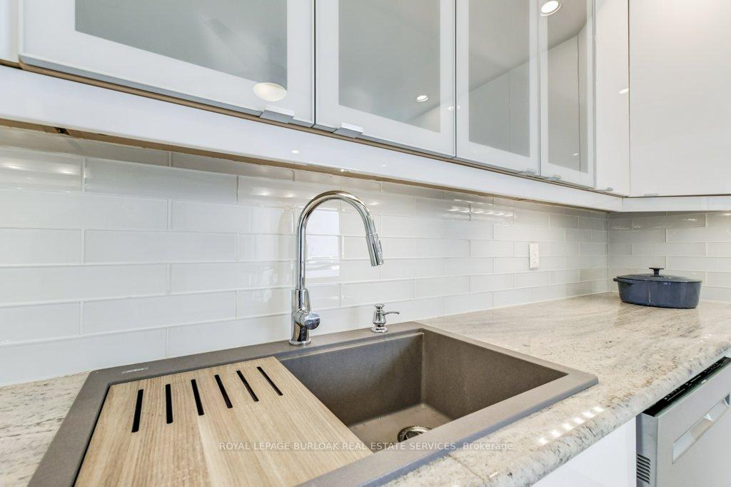 2 Bedrooms Condo at 1201 North Shore, Burlington For sale