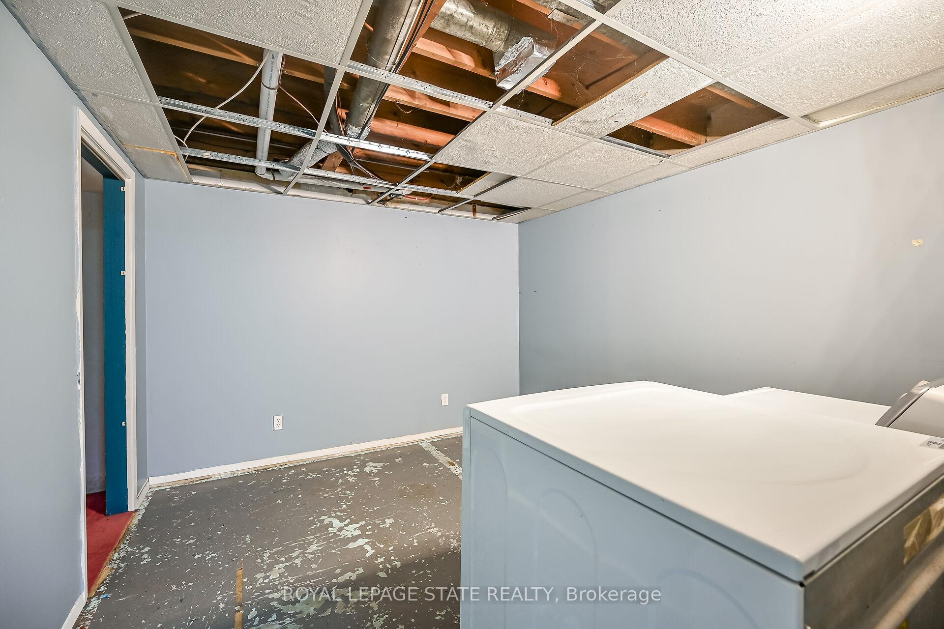 3 Bedrooms Condo at 977 Francis, Burlington For sale