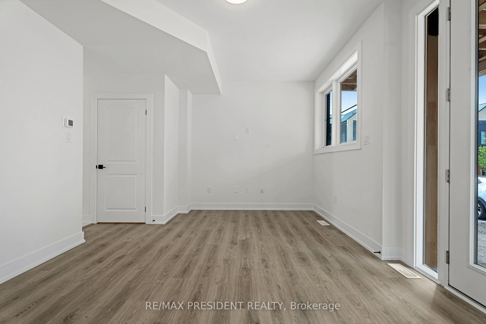 3 Bedrooms Condo at 2273 Turnberry, Burlington For sale