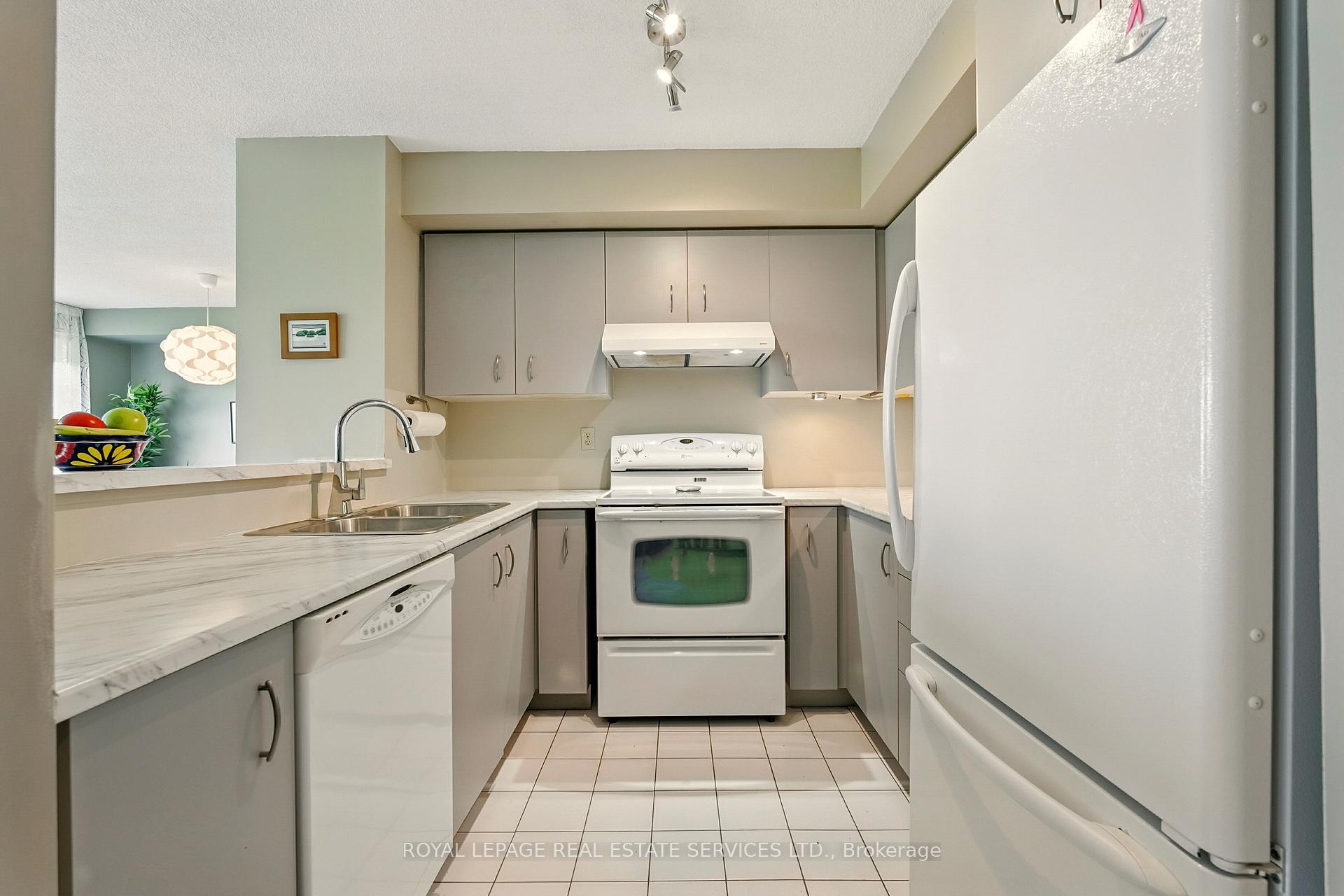 1 Bedroom Condo at 2155 Burnhamthorpe, Mississauga For sale