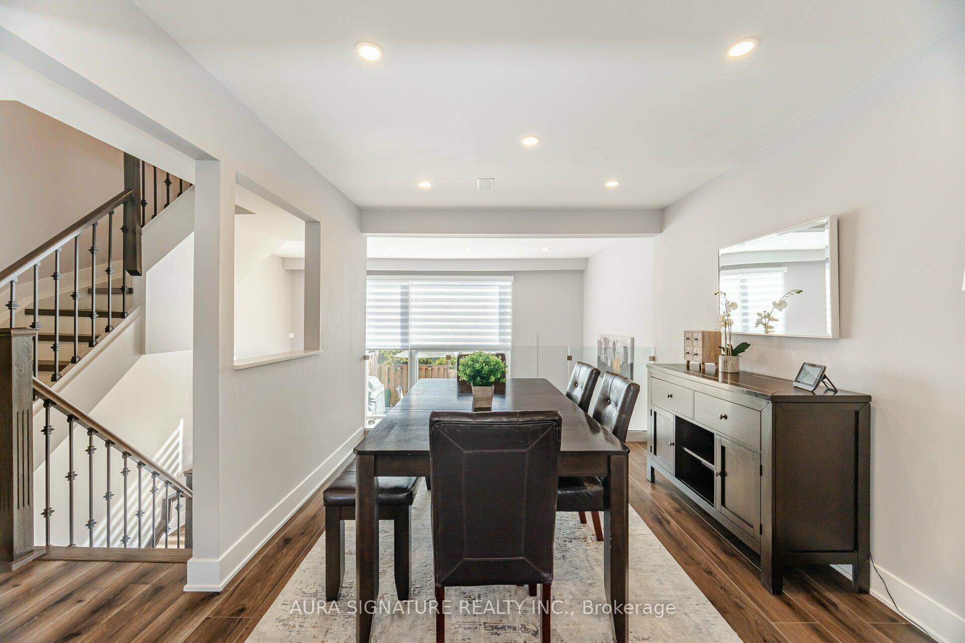 3 Bedrooms Condo at 88 Rainbow, Vaughan For sale