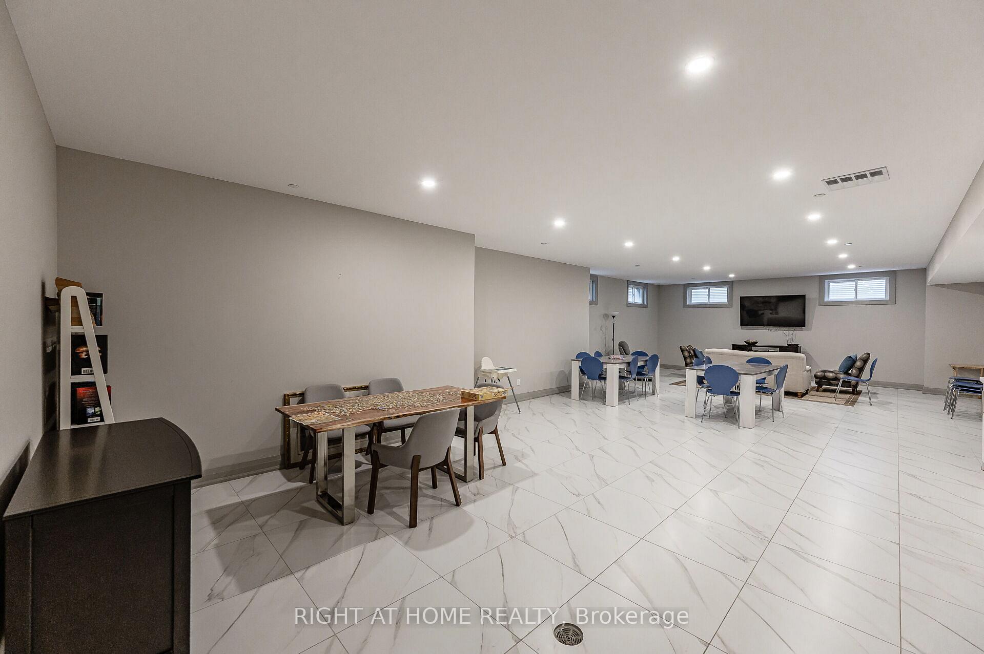 1 Bedroom Condo at 257 Millen, Hamilton For sale