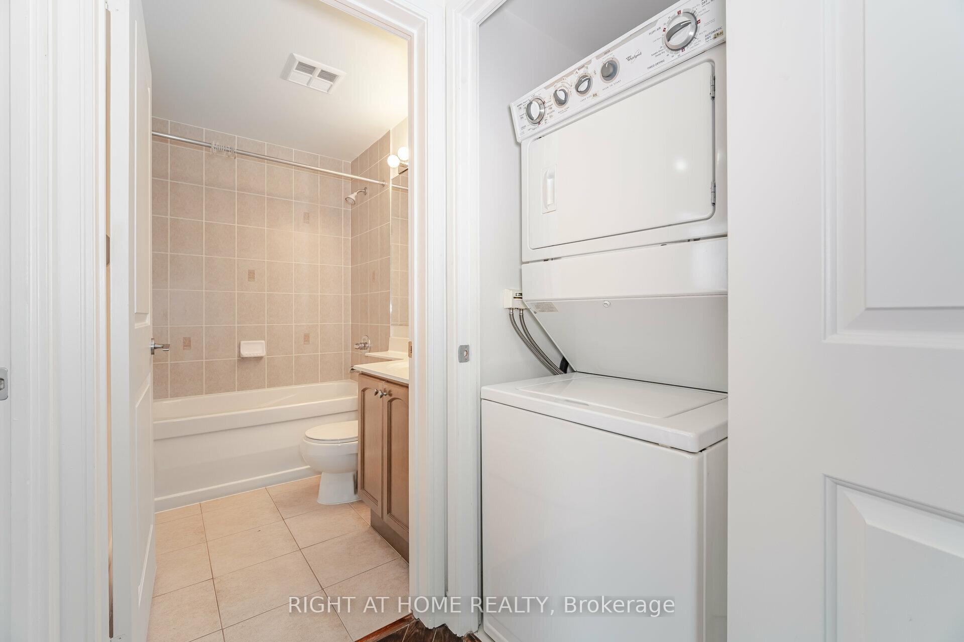 2 Bedrooms Condo at 70 Absolute, Mississauga For sale