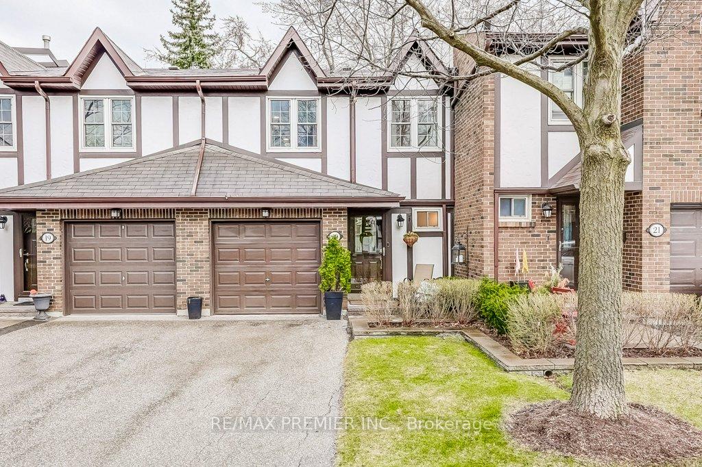 4 Bedrooms Condo at 1951 Rathburn, Mississauga For sale