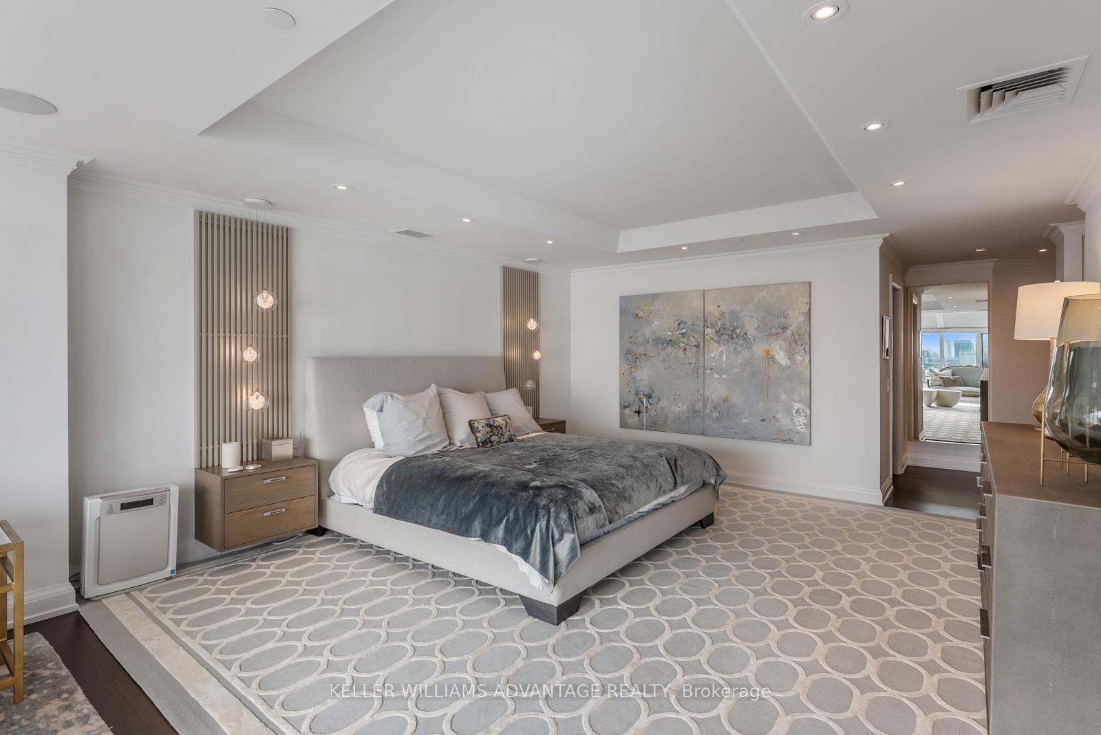 5 Bedrooms Condo at 211 Queens, Toronto For sale