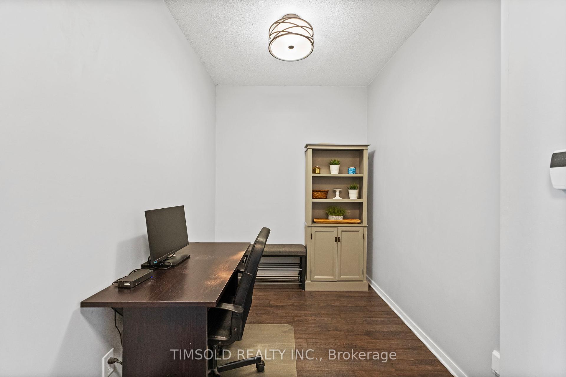 2 Bedrooms Condo at 120 Dallimore, Toronto For sale