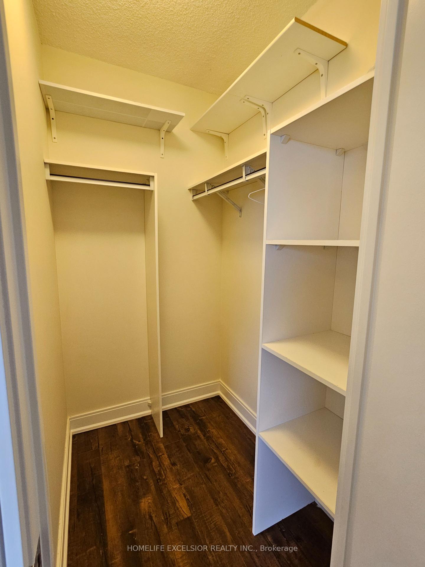 2 Bedrooms Condo at 135 Village Green,  Toronto For sale