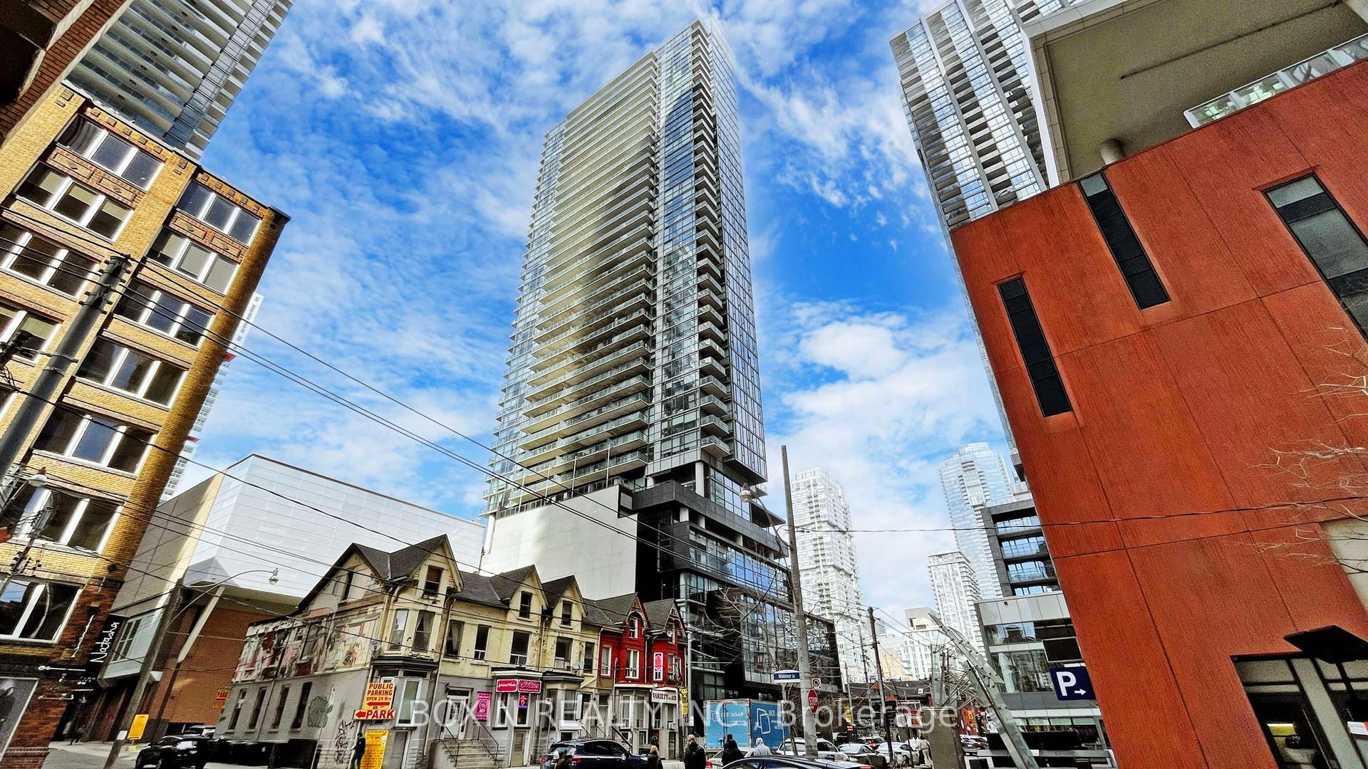 2 Bedrooms Condo at 290 Adelaide,  Toronto For sale