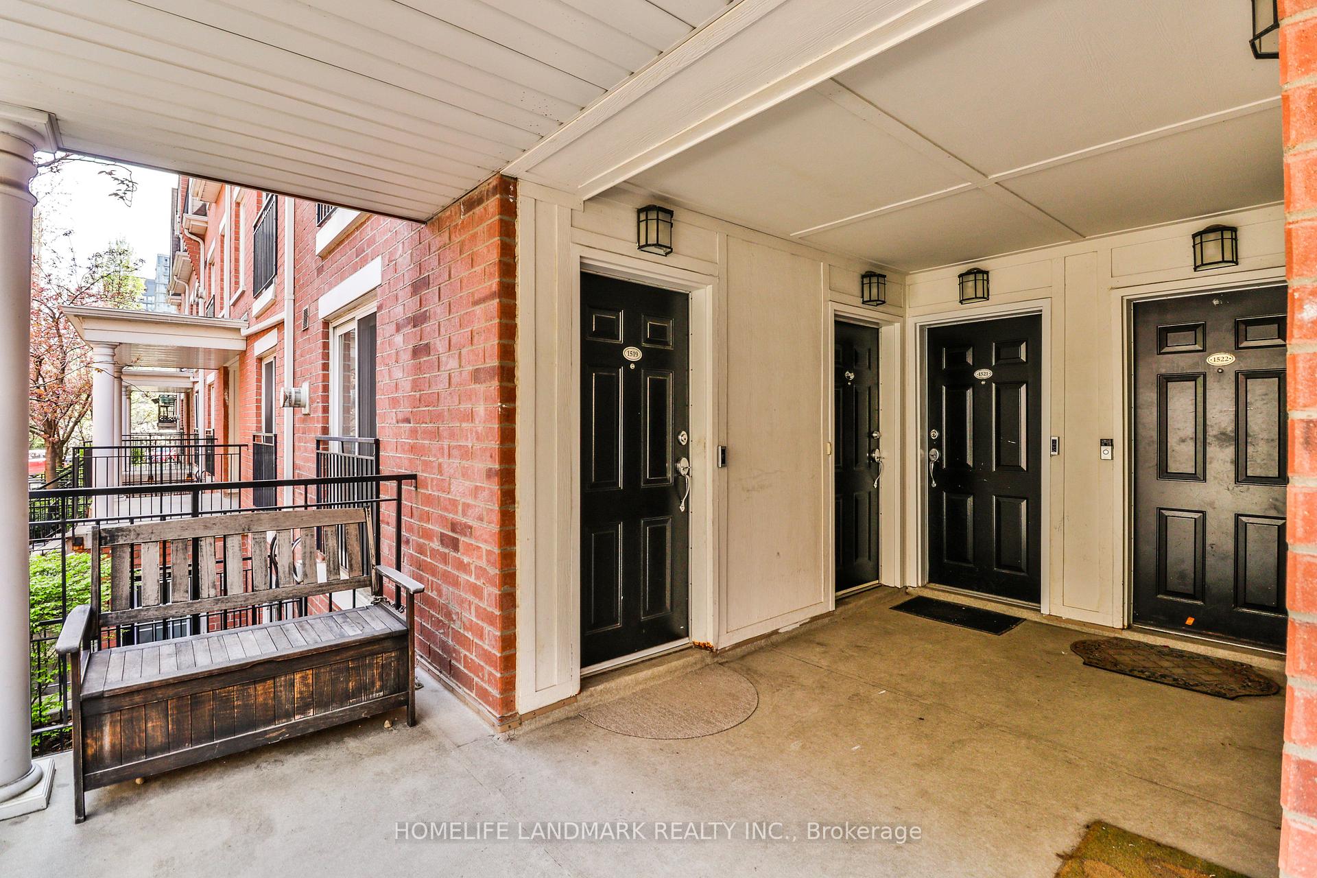 3 Bedrooms Condo at 26 Laidlaw, Toronto For sale