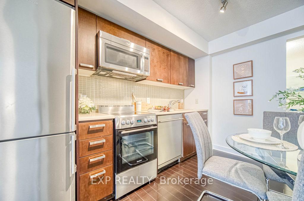 2 Bedrooms Condo at 295 Adelaide, Toronto For sale