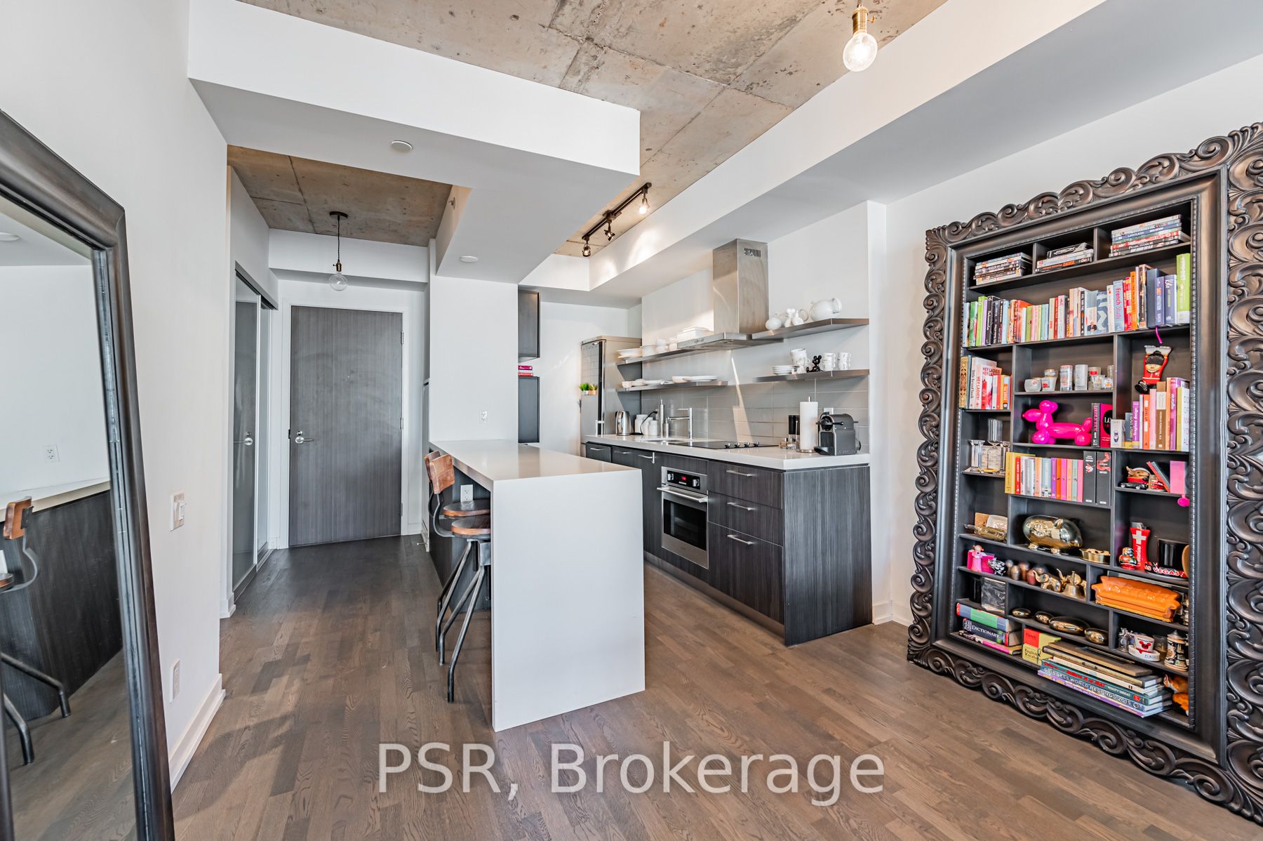 560 King Street W, #610