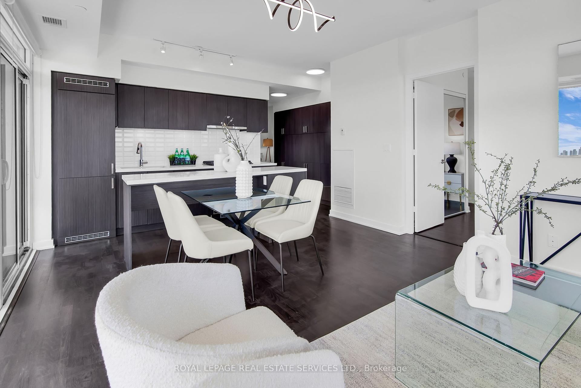 3 Bedrooms Condo at 501 St Clair, Toronto For sale