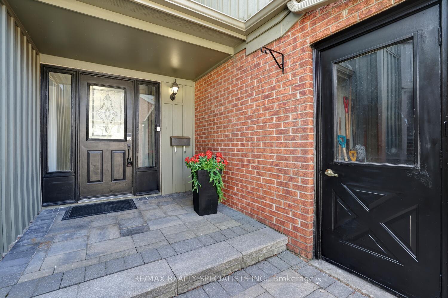 3 Bedrooms Condo at 3265 South Millway, Mississauga For sale