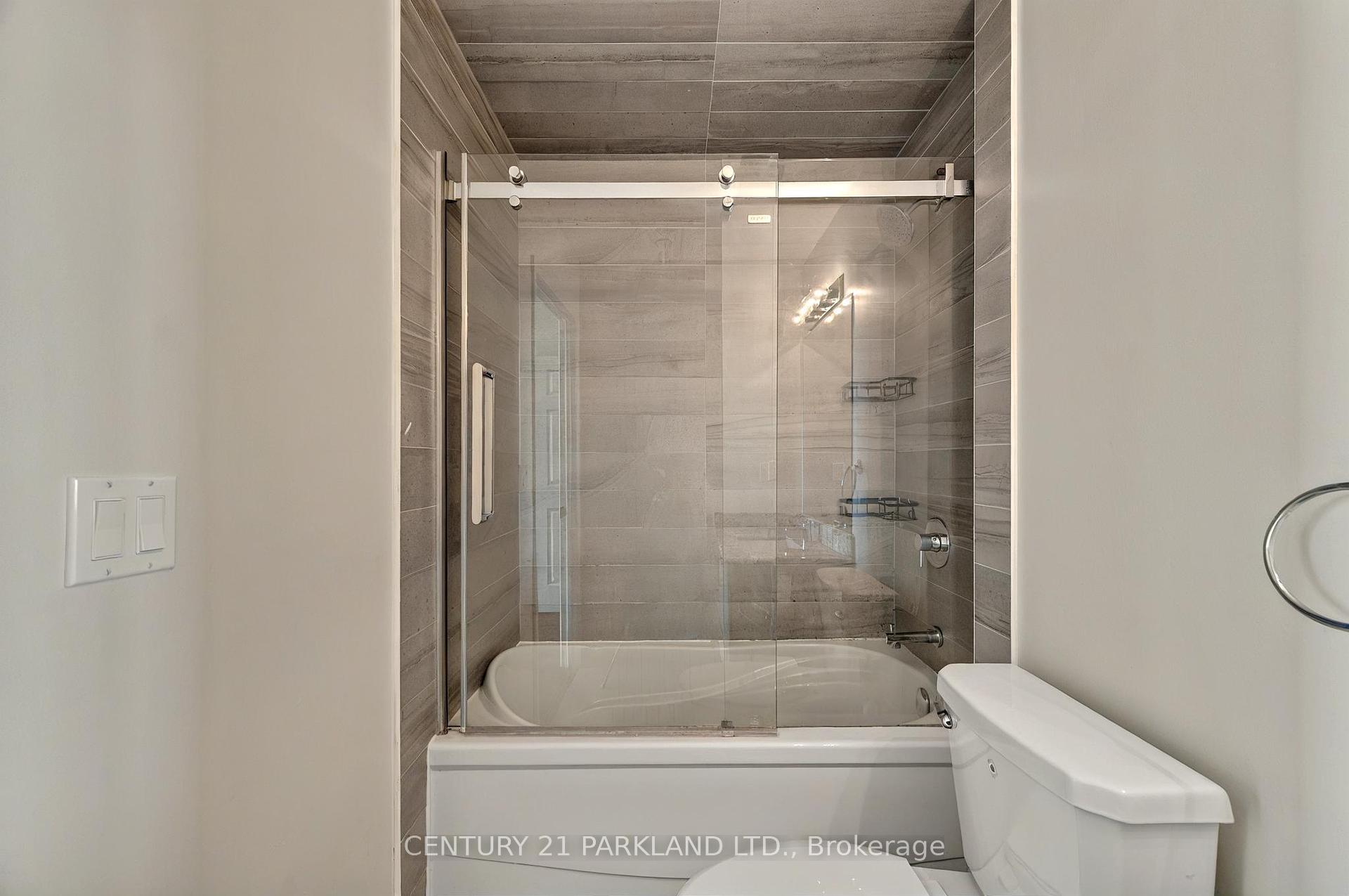 2 Bedrooms Condo at 2900 Highway 7, Vaughan For sale
